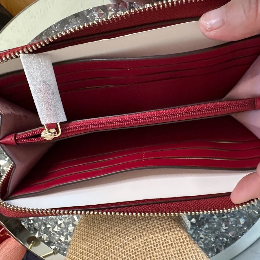 NWT Kate Spade Cedar Street Patent Lacey wallet. - Picture 6 of 8
